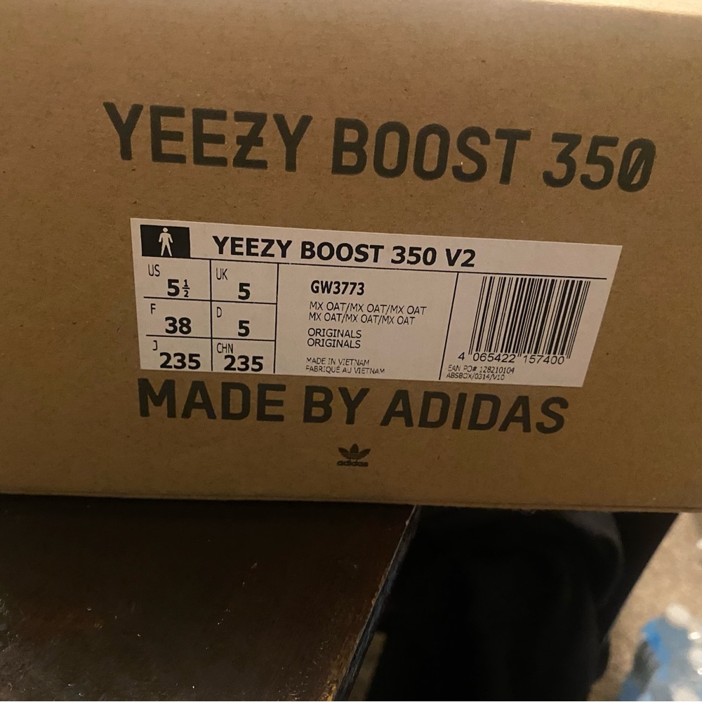 New in box yeezy 350 V2 MX Oat
